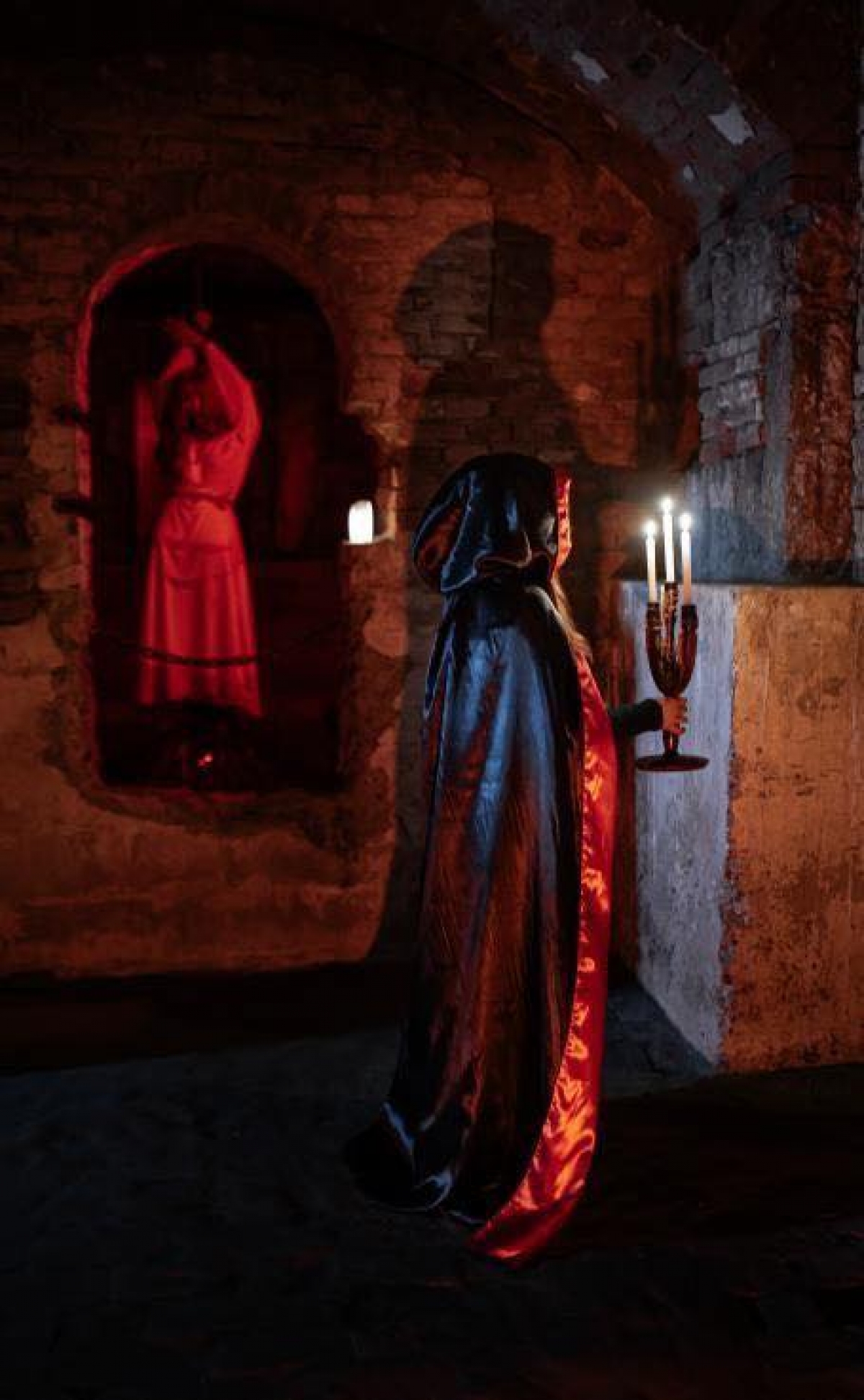 Шановні жителі та гості міста Івано-Франківськ,запрошуємо Вас відвідати підземелля міської Ратуші (колишня вʼязниця),де Ви почуєте багато історій та легенд минулих часів.